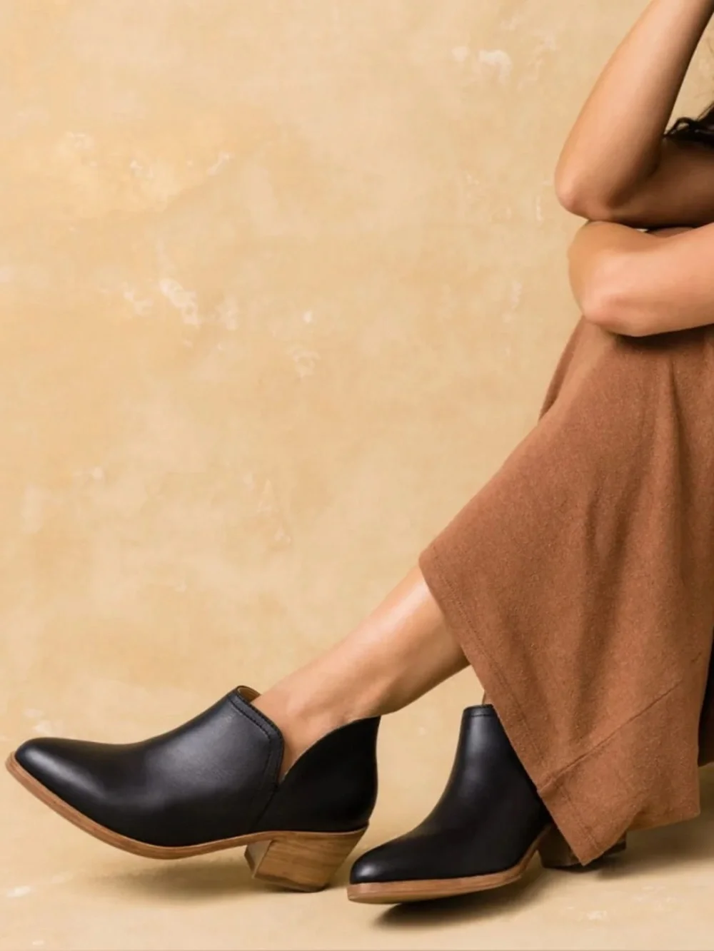 Nisolo Mia Everyday Ankle Bootie in Black Size 6.5